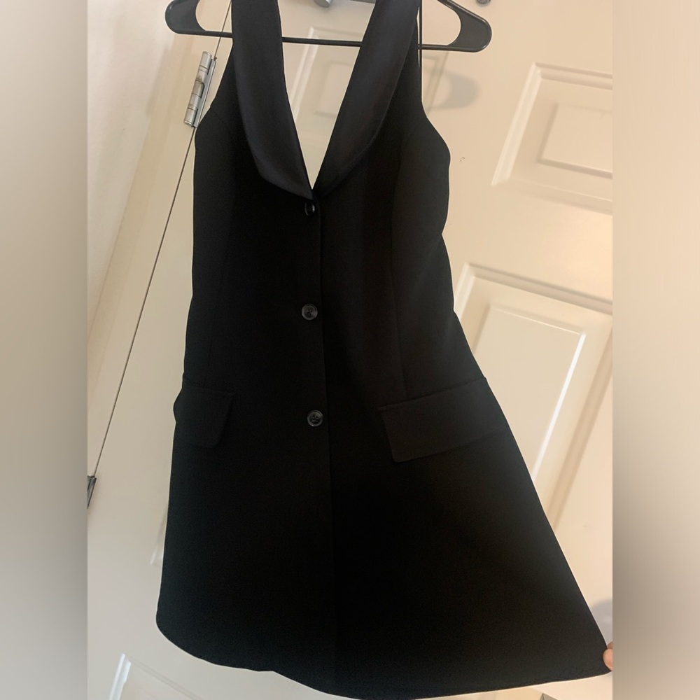 Black Sleeveless Button-Up Dress